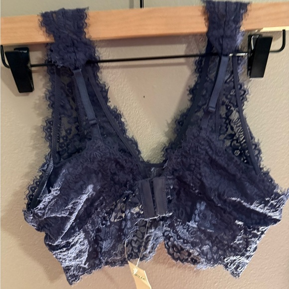 NWT aerie Blue Lace Bralette with Wide Straps and V-Neckline - Picture 2 of 5